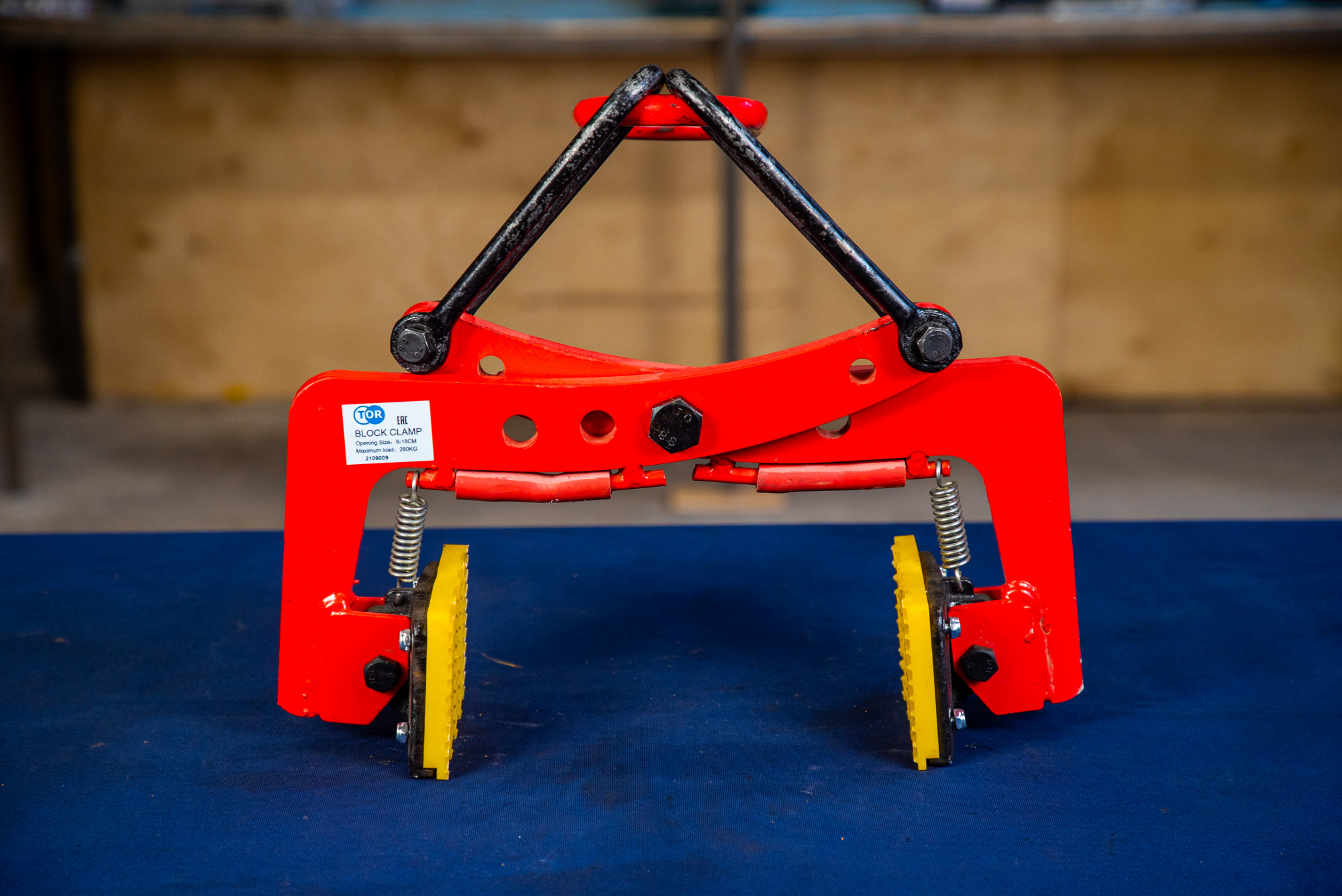Изображение детальное Клещевой вертикальный захват TOR для брикетов и блоков 12-18 см г/п 280 кг