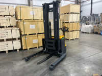 Изображение Штабелер самоходный 1,5 т 5,0 м XILIN CTDR15-III Li-ion 24/230 В/Ач раздвижные вилы и опоры