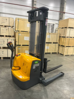 Изображение Штабелер самоходный 1,5 т 5,0 м XILIN CTDR15-III Li-ion 24/230 В/Ач раздвижные вилы и опоры