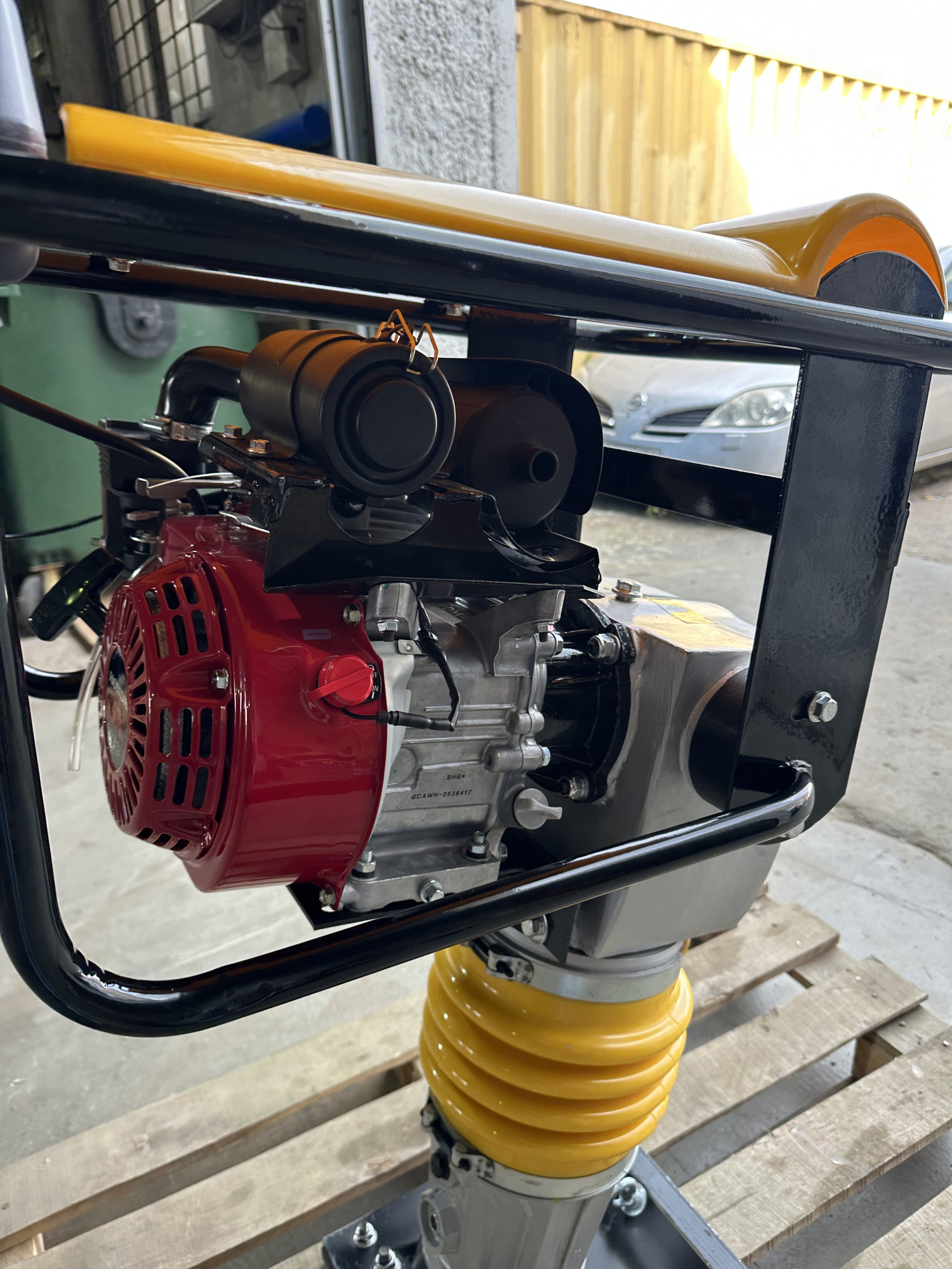 Изображение детальное Вибротрамбовка 70 кг, 20 кН (Honda), чугунный корпус TOR RM-80